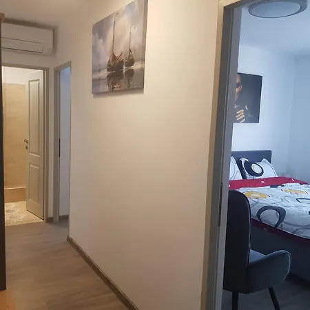 La Bobo - *